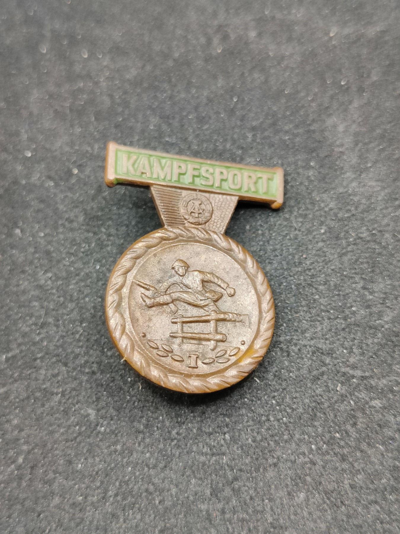 全场0元起拍 第79期 咸鱼国勋章拍卖专场 8月6日（周日）下午6：00开始 东德边防体能章