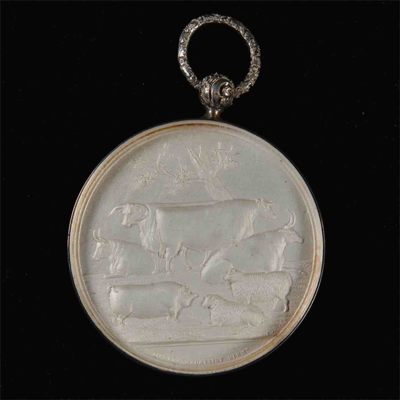 掌中浮雕-藏着的欧洲第006场 - 1885年伯明翰农业协会双面镶嵌怀表型银章 ，55mm，96.6g