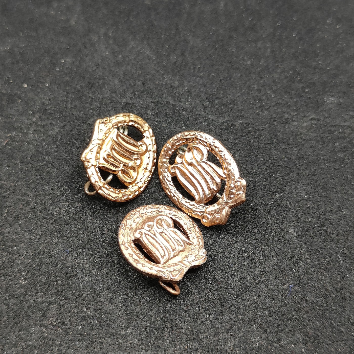 全场0元起拍 第79期 咸鱼国勋章拍卖专场 8月6日（周日）下午6：00开始 东德铜级体能章三个 不同版本