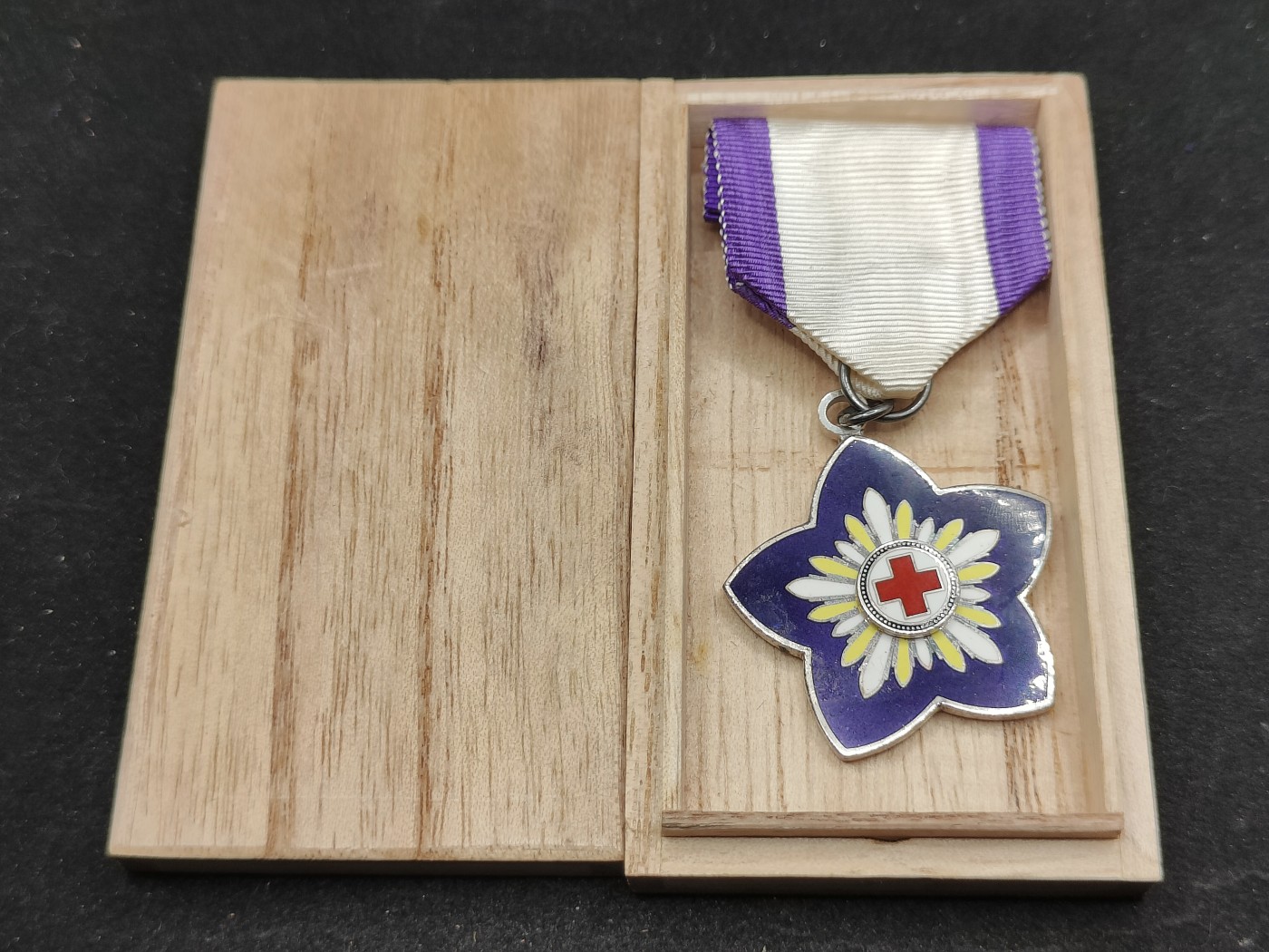 全场0元起拍 第79期 咸鱼国勋章拍卖专场 8月6日（周日）下午6：00开始 日本笃志赤十字徽章 纯银制