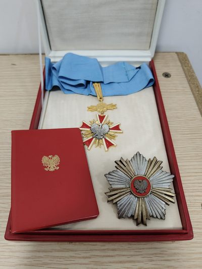 全场0元起拍 第79期 咸鱼国勋章拍卖专场 8月6日（周日）下午6：00开始 - 高级荣誉二级波兰人民共和国功勋勋章大军官级带盒带证授 予外国公民