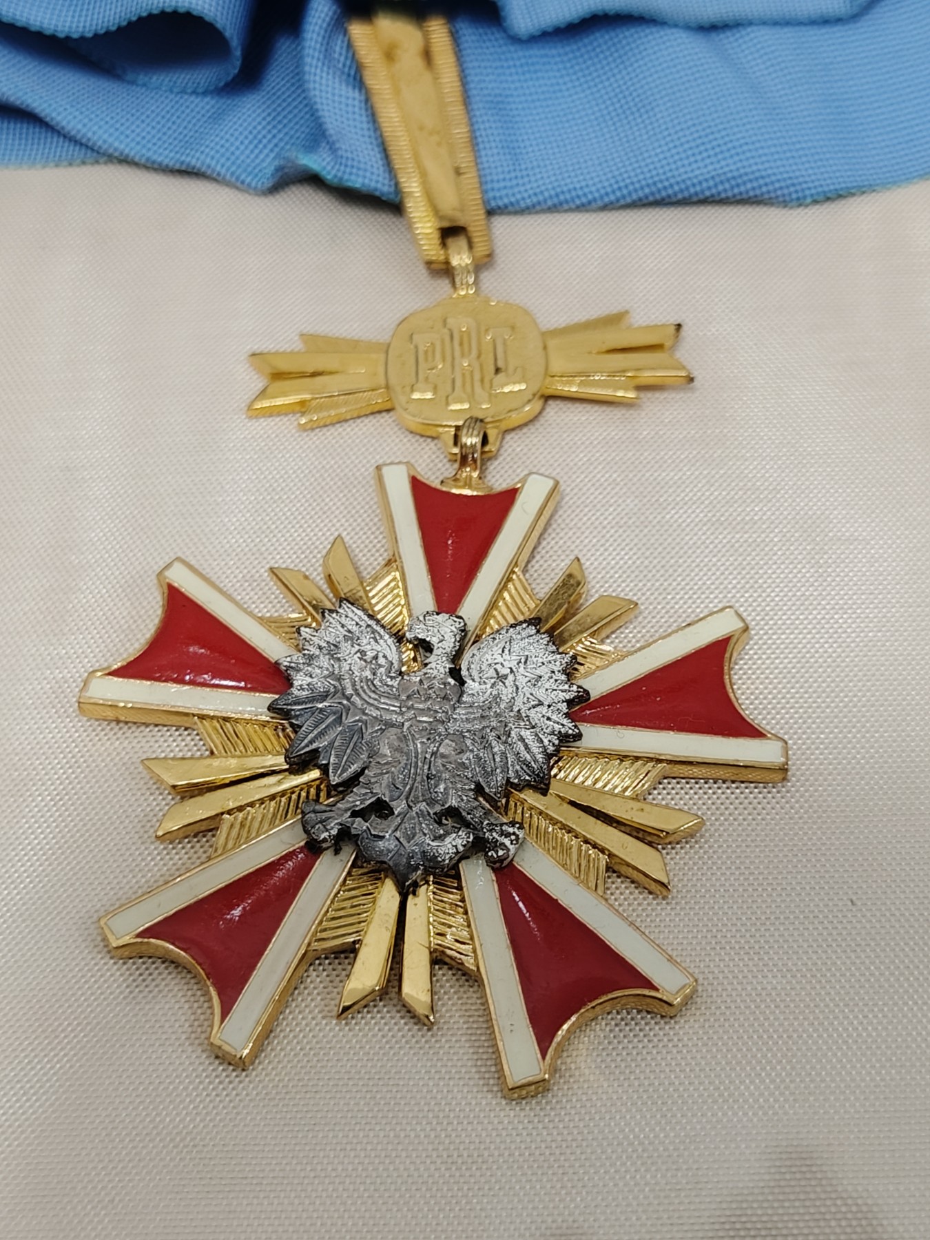 全场0元起拍 第79期 咸鱼国勋章拍卖专场 8月6日（周日）下午6：00开始 高级荣誉二级波兰人民共和国功勋勋章大军官级带盒带证授 予外国公民