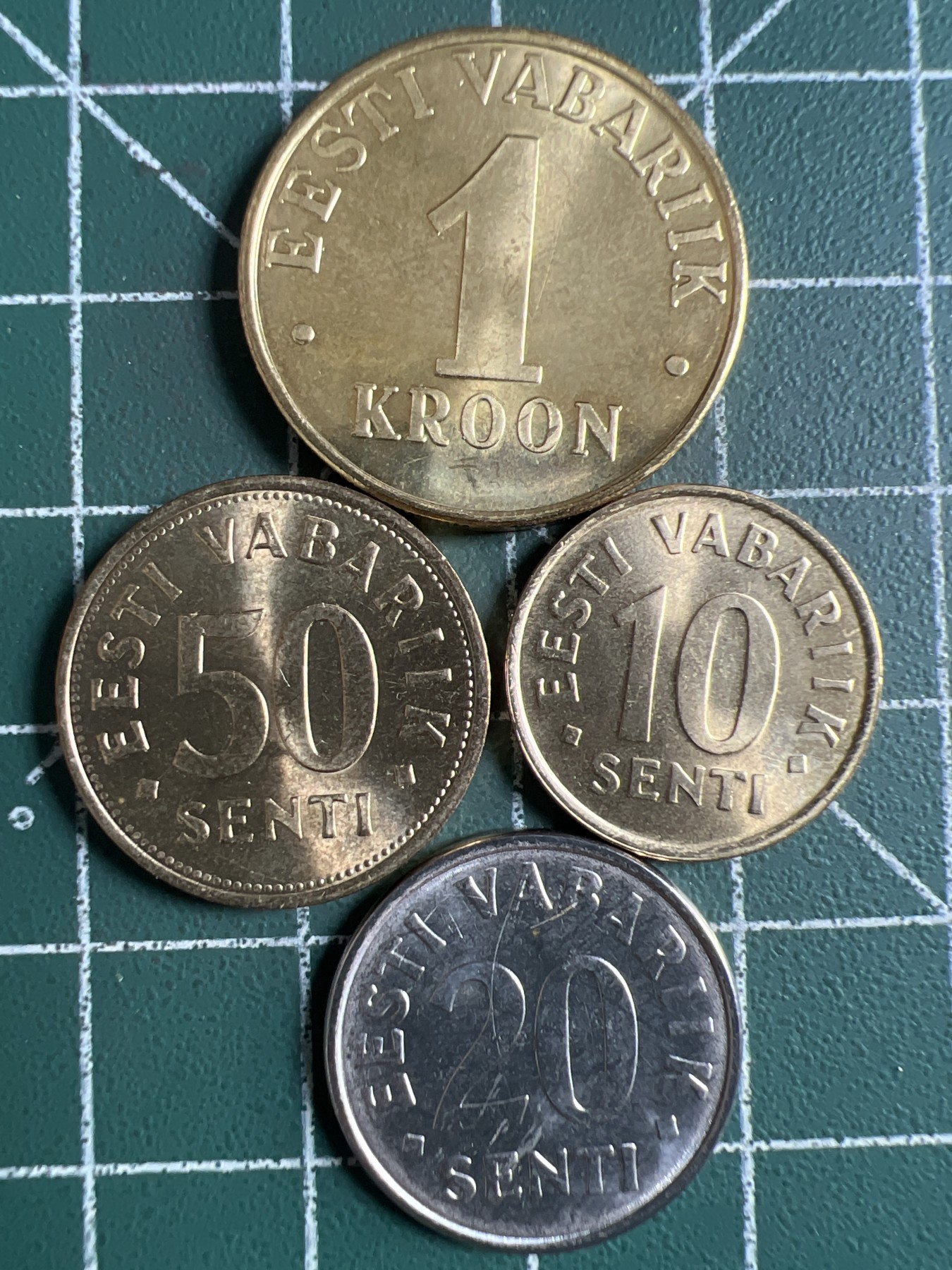 泡泡堂第371期  硬币专场 （无押金，捡漏，全场20包邮，偏远地区除外，接收代拍业务） 爱沙尼亚一套四枚