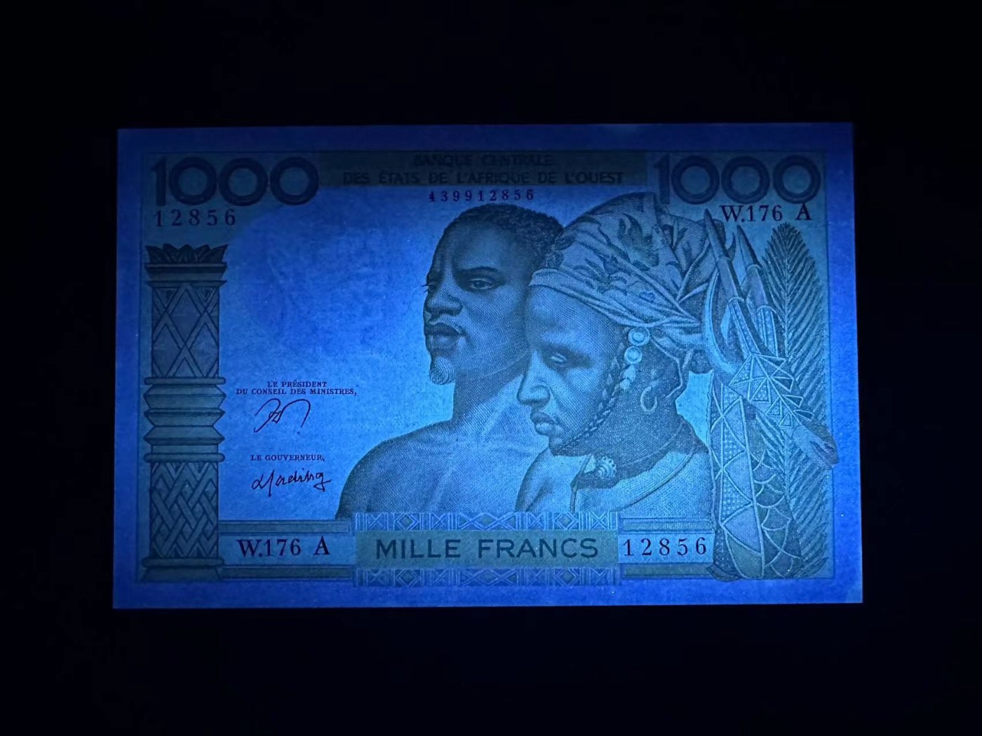 【Blue Auction】✨世界纸币精拍第354期——布克哈特【精】 【无47】法属西非 1959-65年1000法郎 UNC- 荧光斑