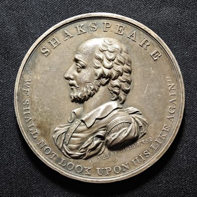 【德藏】世界币章拍卖第30期-章牌专场 - 1817年英国莎士比亚银章，直径为46mm，重量为40.3g。