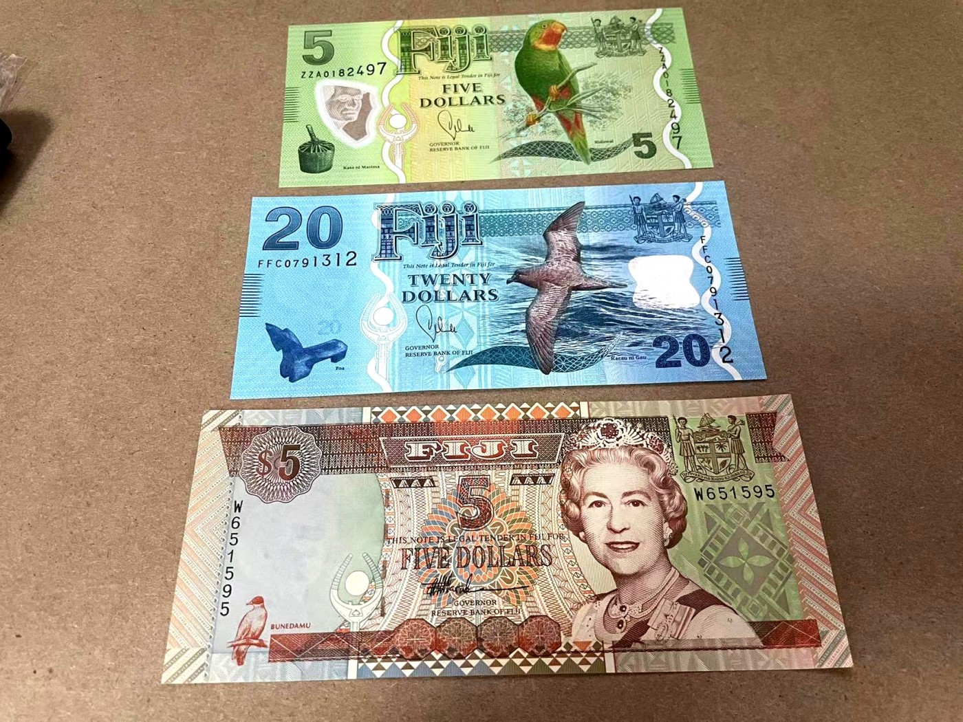 【Blue Auction】✨世界纸币精拍第354期——布克哈特【精】 【一组3张 包含补号】斐济 新版5-20元一组&无47 早期 女王纸币5元 均全新UNC