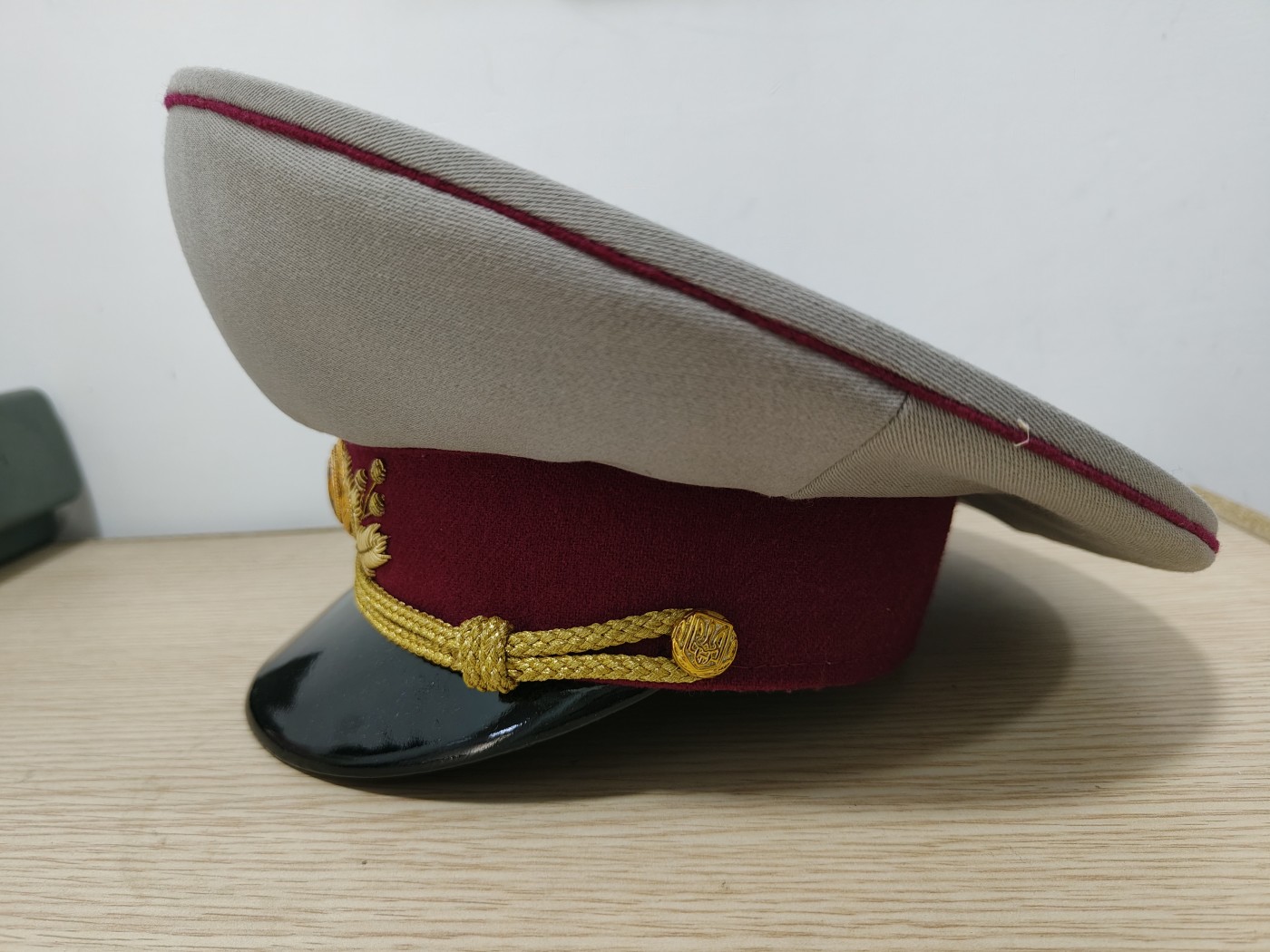 全场0元起拍 第79期 咸鱼国勋章拍卖专场 8月6日（周日）下午6：00开始 乌克兰95条例 将官灰色出行礼服大檐帽 57cm