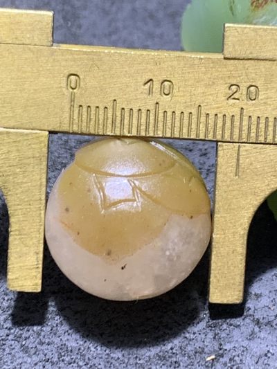 精美亚光冰飘战国红玛瑙手工雕刻钱币财字2.0珠一颗！寓意：招财进宝 精美亚光冰飘战国红玛瑙手工雕刻钱币财字2.0珠一颗！寓意：招财进宝