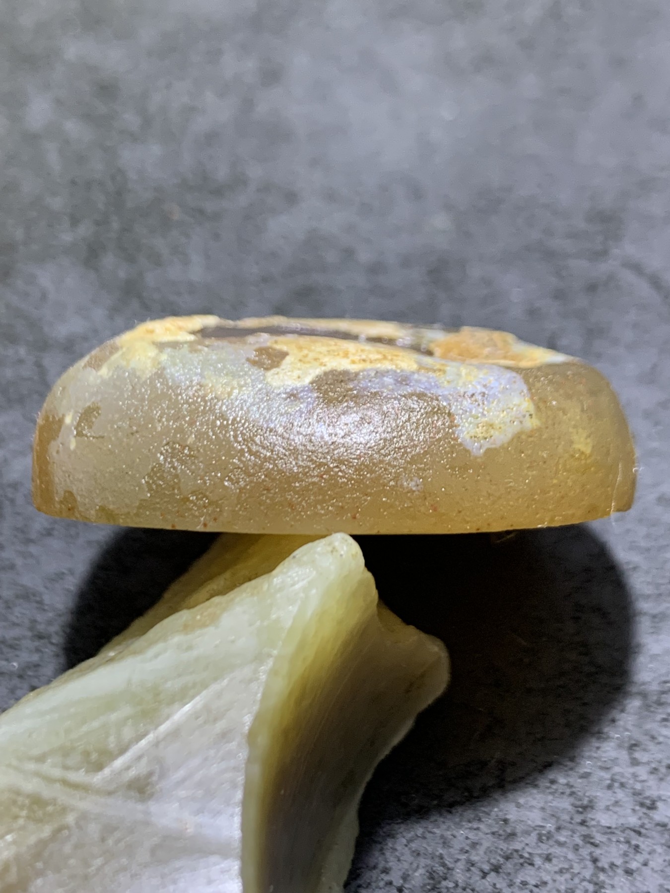精美原皮高玉化冻料蒙料冰飘心战国红玛瑙手工影雕工艺无相佛把件(吊坠)一个