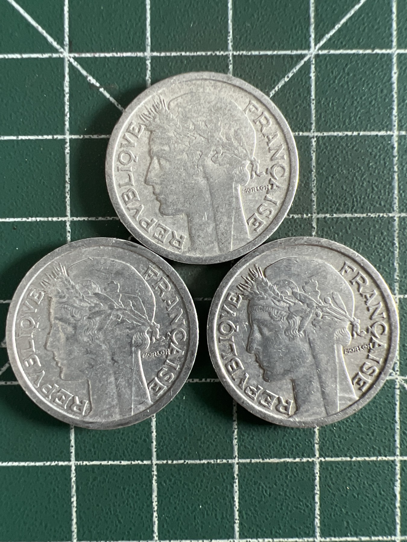 泡泡堂第371期  硬币专场 （无押金，捡漏，全场20包邮，偏远地区除外，接收代拍业务） 法国1法郎三枚