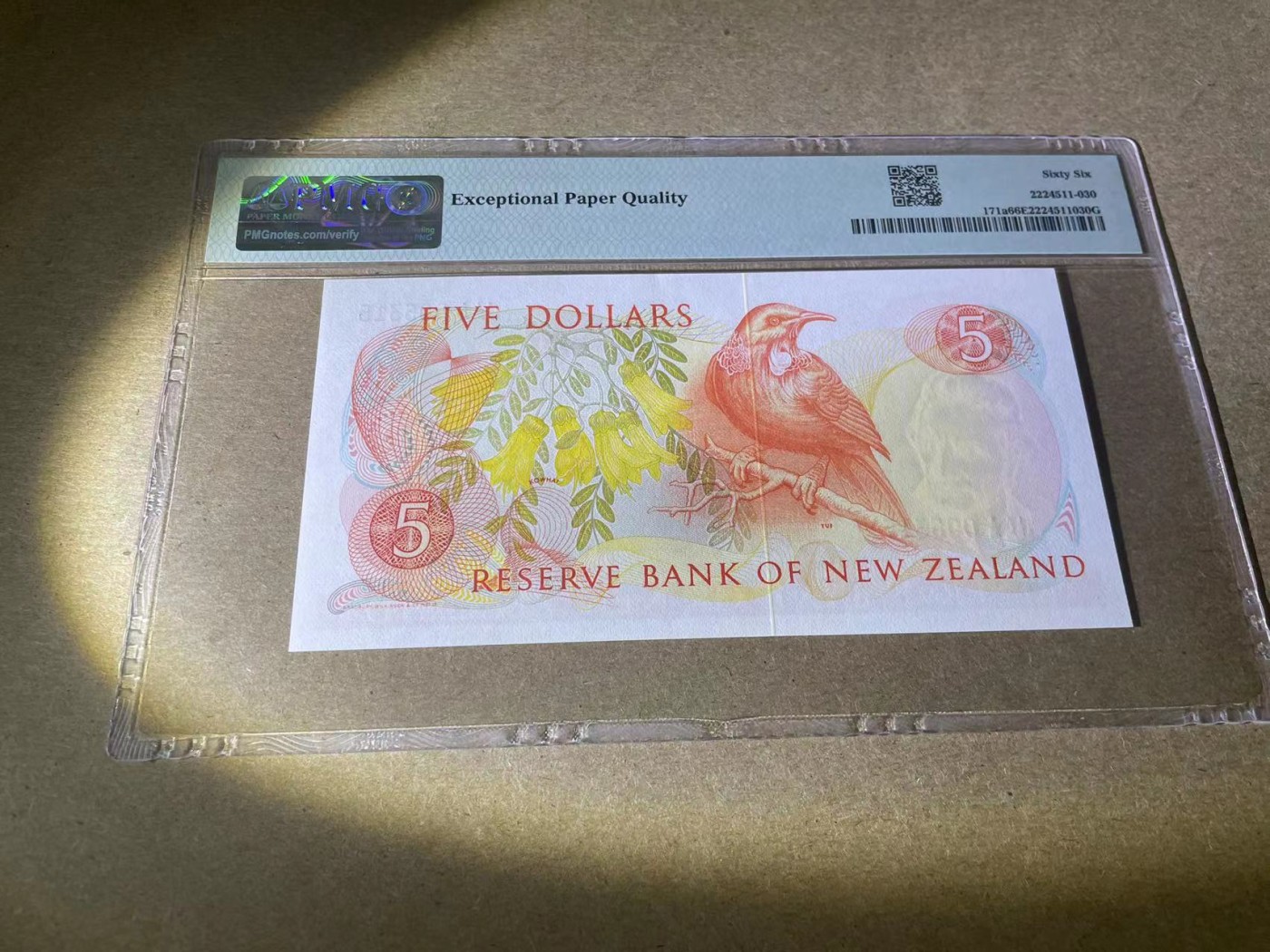 【Blue Auction】✨世界纸币精拍第354期——布克哈特【精】 【JAA首发冠 千位小号无47】新西兰 1981-85年5元 花冠女王 PMG66EPQ 