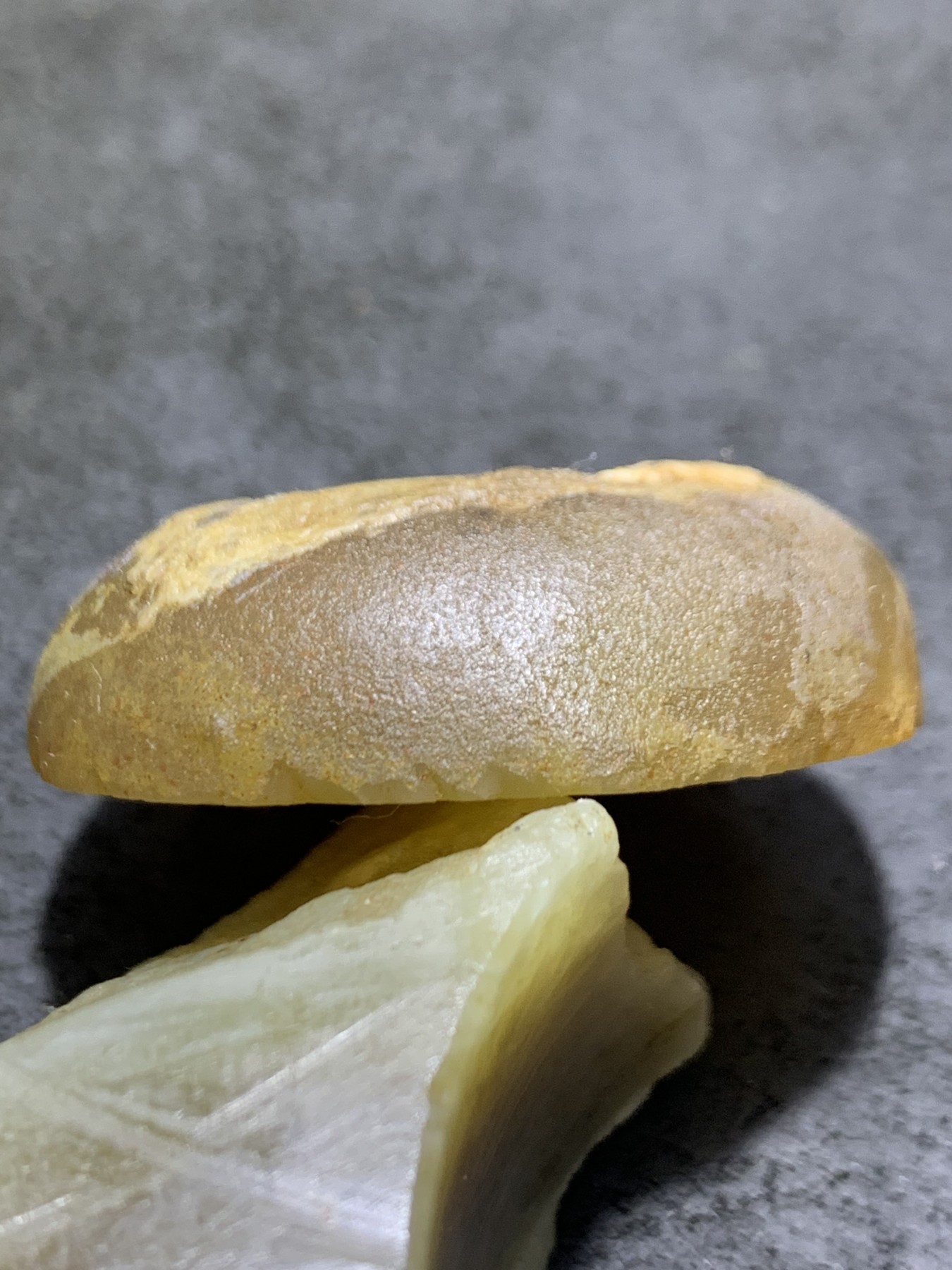 精美原皮高玉化冻料蒙料冰飘心战国红玛瑙手工影雕工艺无相佛把件(吊坠)一个