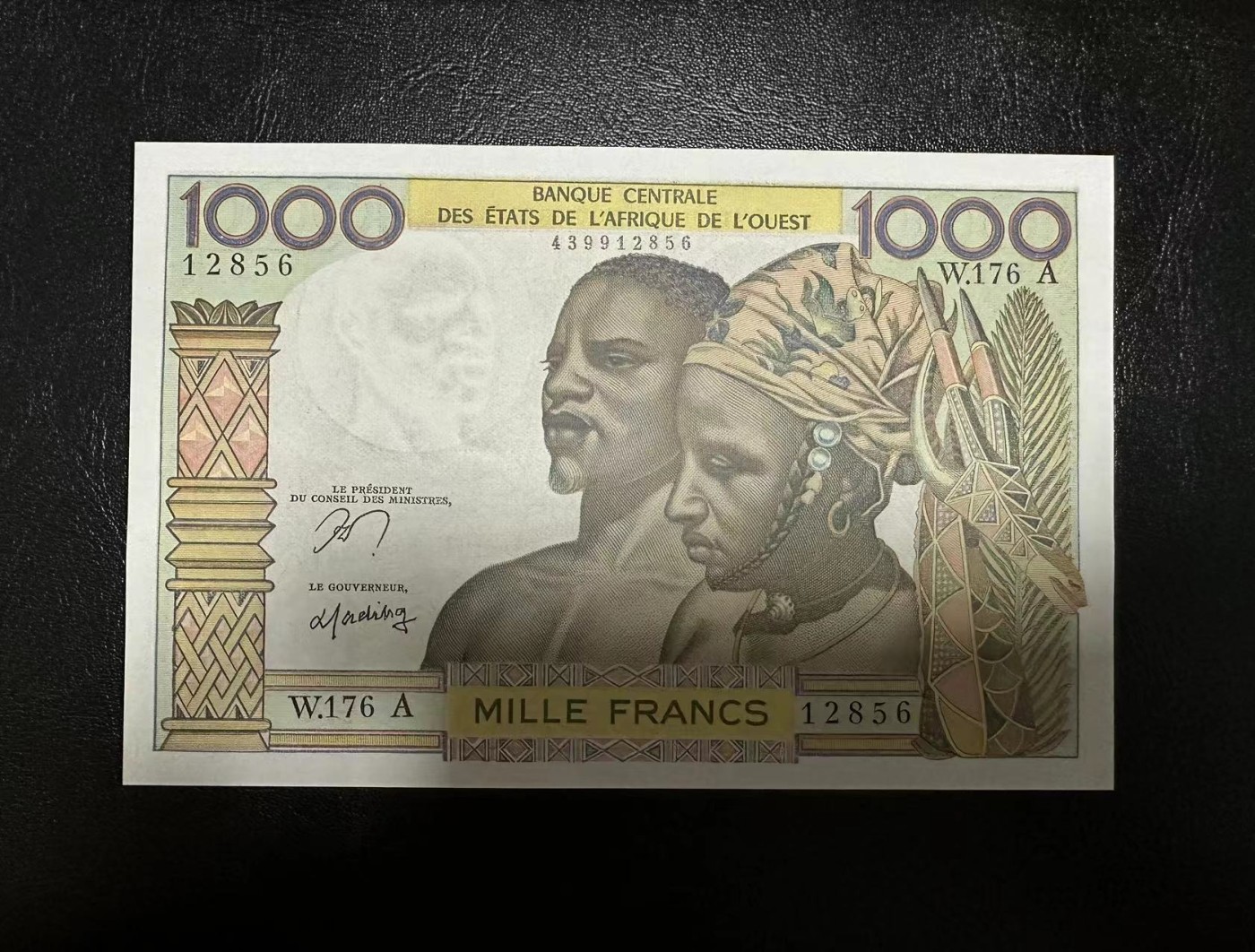 【Blue Auction】✨世界纸币精拍第354期——布克哈特【精】 【无47】法属西非 1959-65年1000法郎 UNC- 荧光斑