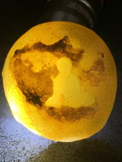 精美原皮高玉化冻料蒙料冰飘心战国红玛瑙手工影雕工艺无相佛把件(吊坠)一个 精美原皮高玉化冻料蒙料冰飘心战国红玛瑙手工影雕工艺无相佛把件(吊坠)一个