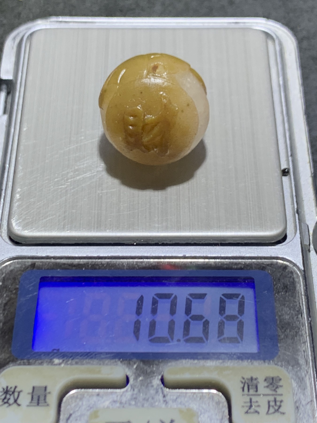 精美亚光冰飘战国红玛瑙手工雕刻钱币财字2.0珠一颗！寓意：招财进宝