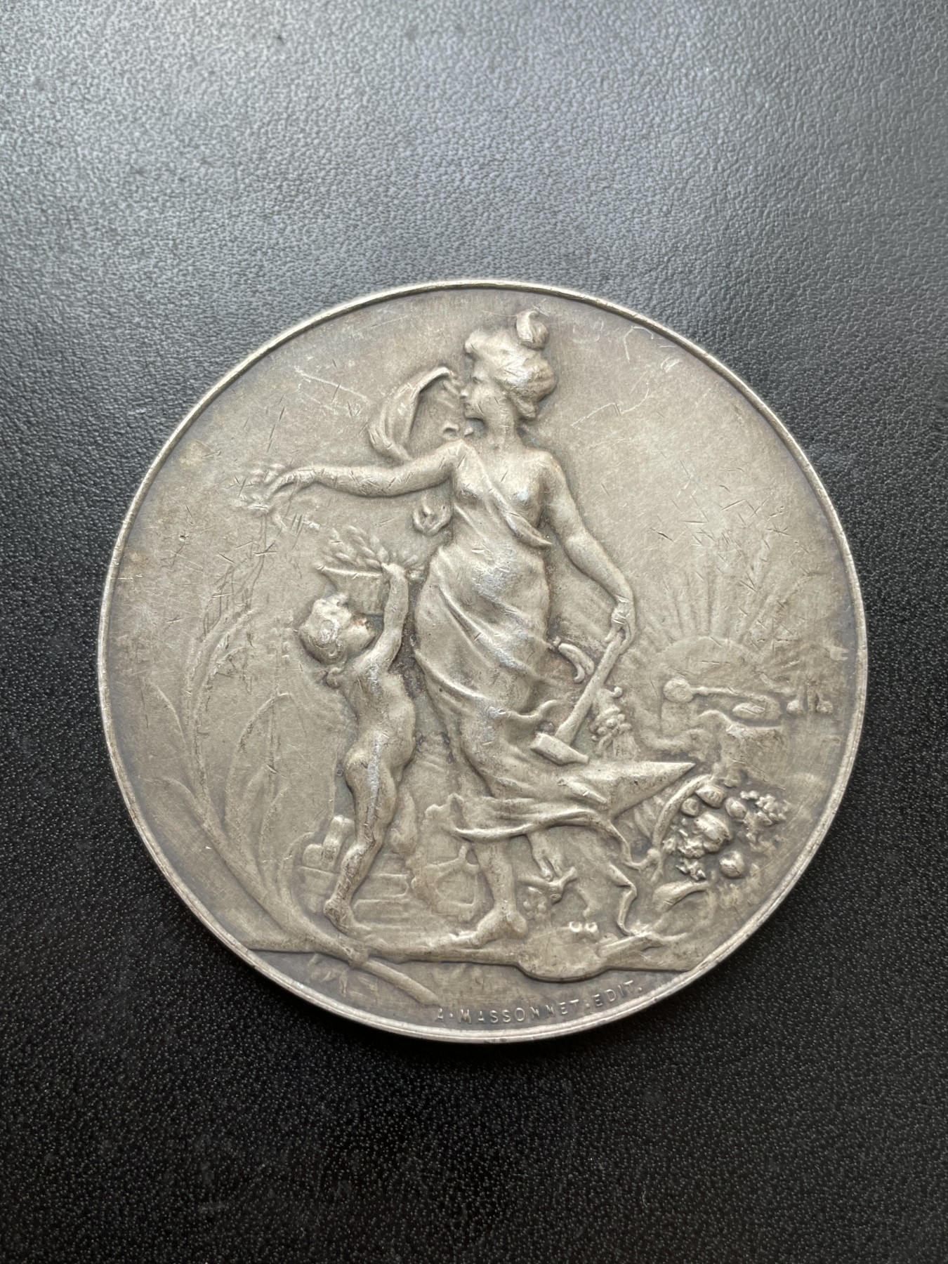 「木头集藏」章牌专场-第28期 A.MASSONNET.EDIT～法国艺术学院刺绣专业第一名银奖章 直径：58mm，89.9g