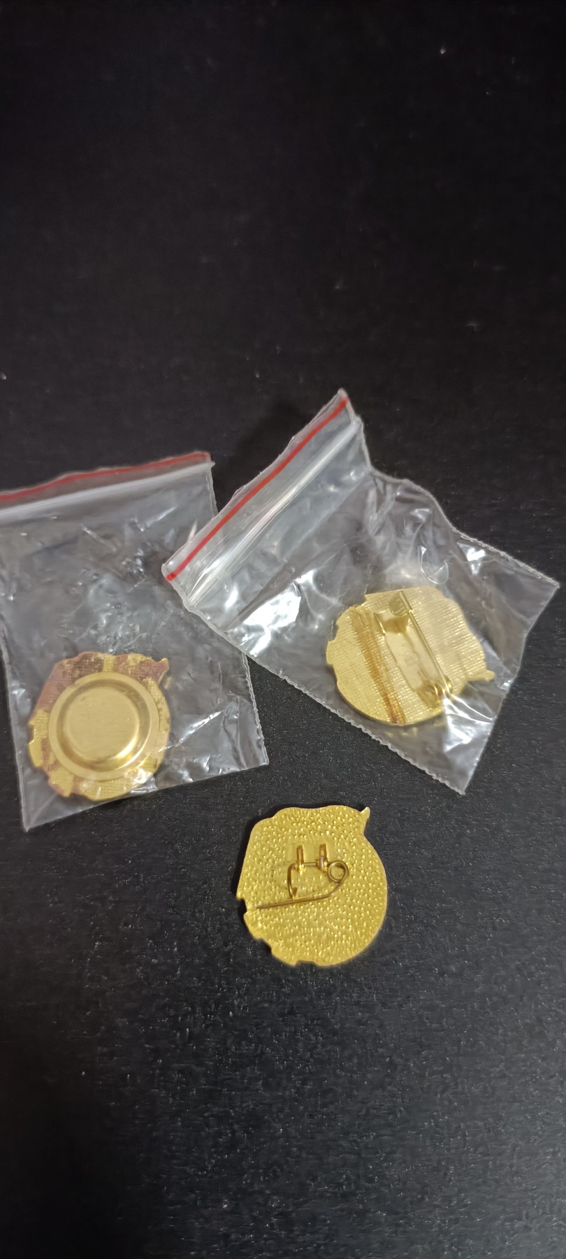 全场0起0押金！红色藏品专场！ 三枚不同时期团徽，原袋