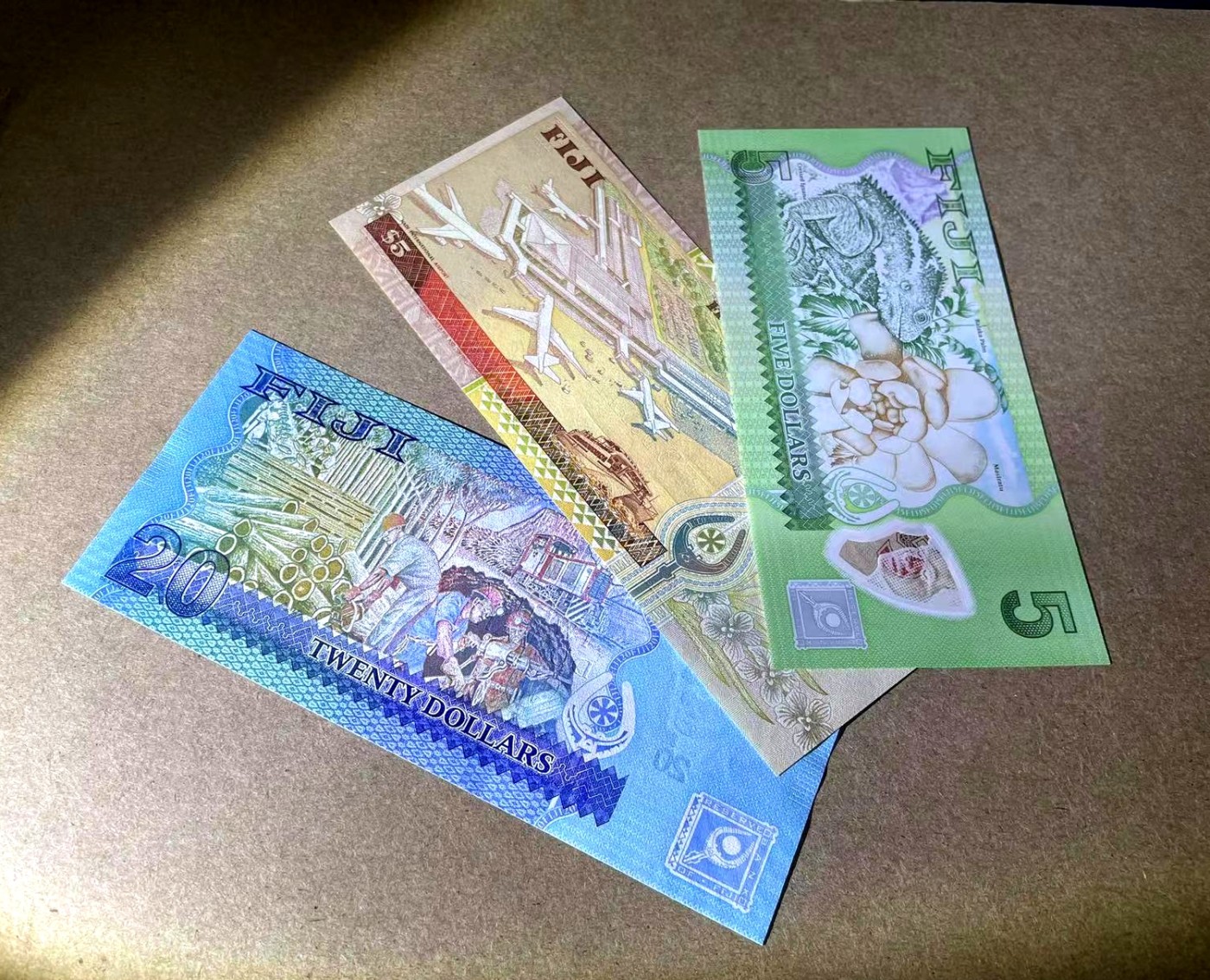 【Blue Auction】✨世界纸币精拍第354期——布克哈特【精】 【一组3张 包含补号】斐济 新版5-20元一组&无47 早期 女王纸币5元 均全新UNC