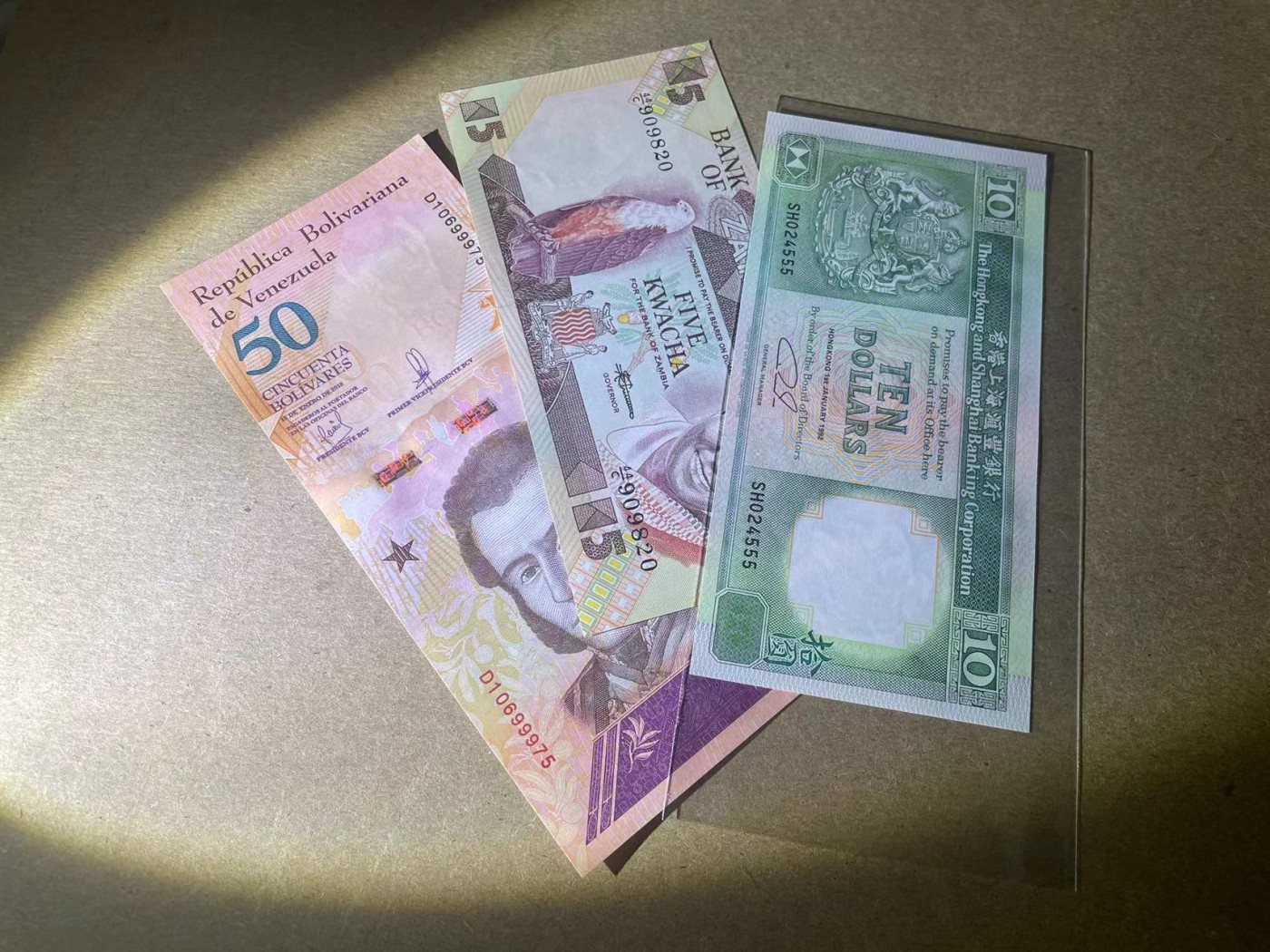 【Blue Auction】✨世界纸币精拍第354期——布克哈特【精】 【一组4张】百慕大 2009年2元  A1冠获奖钞  国评&香港 汇丰 1992年10元 555豹子号 UNC- &委内瑞拉、赞比亚纸币UNC