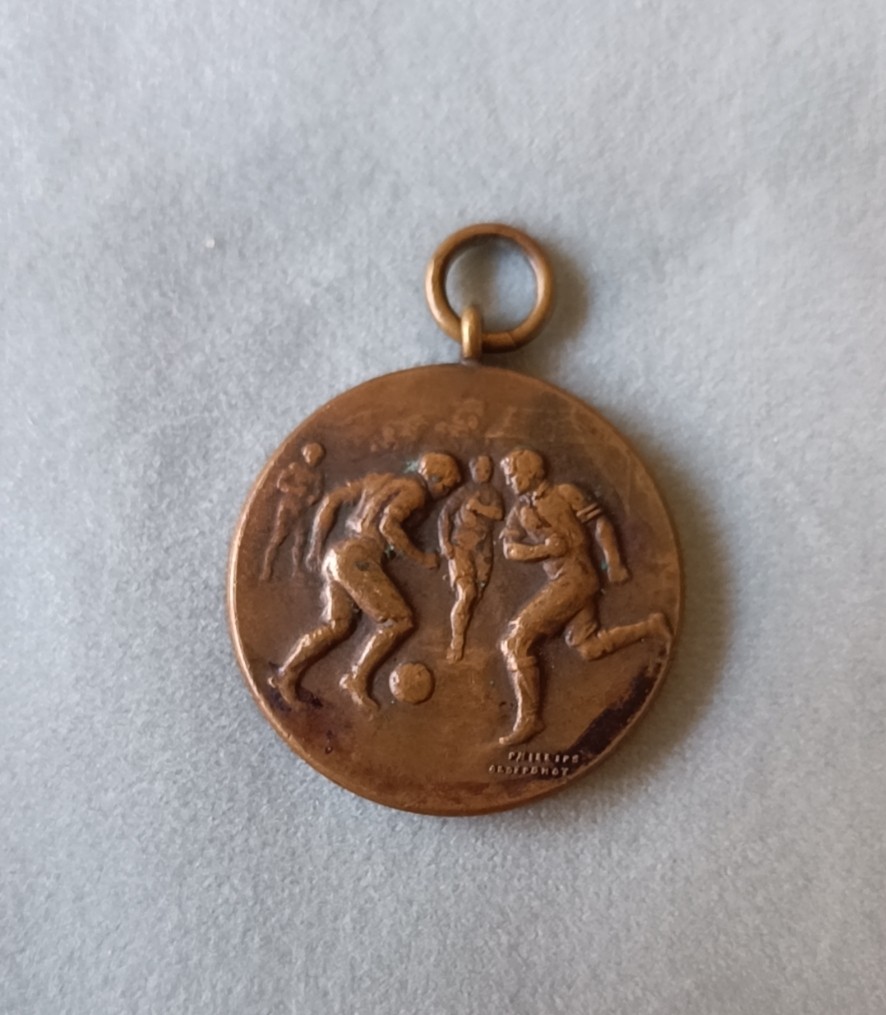 “China 中国”--英国皇家伯克郡团奖章专场 1939 年皇家伯克郡团铜章，足球