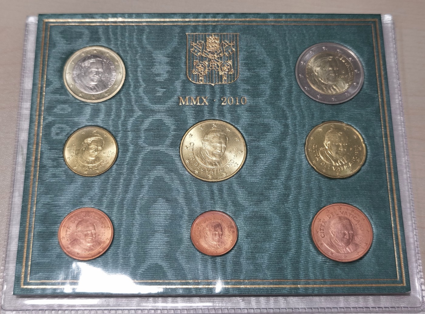 博洋堂世界钱币拍卖第037期（全场包邮） 梵蒂冈2010欧元套币8枚，克书120美金