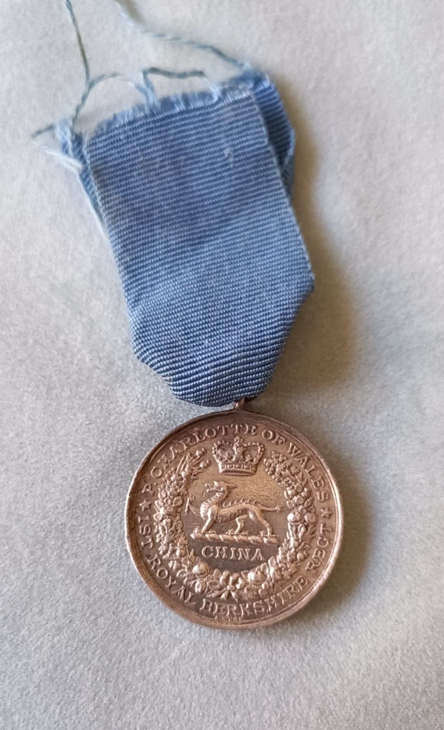 “China 中国”--英国皇家伯克郡团奖章专场 皇家伯克郡团银章 1894 年 A.T.A 营建立 28mm