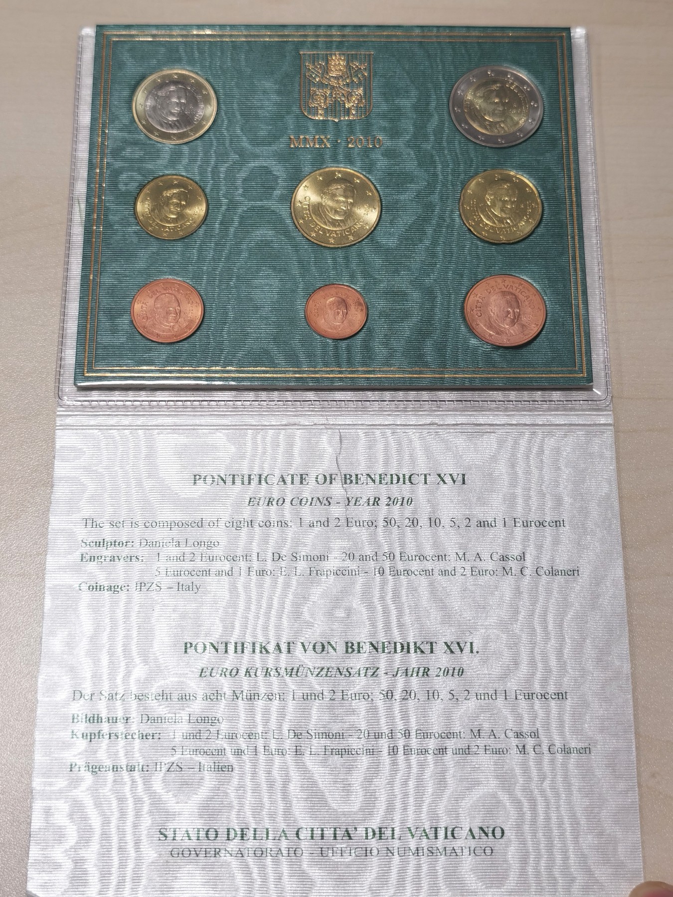 博洋堂世界钱币拍卖第037期（全场包邮） 梵蒂冈2010欧元套币8枚，克书120美金