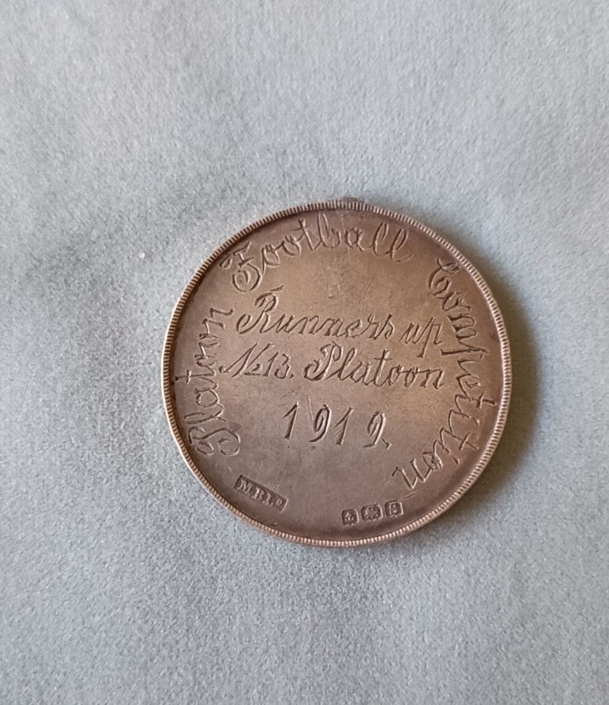 “China 中国”--英国皇家伯克郡团奖章专场 1919 年皇家伯克郡团足球银章，38mm20g，去吊环