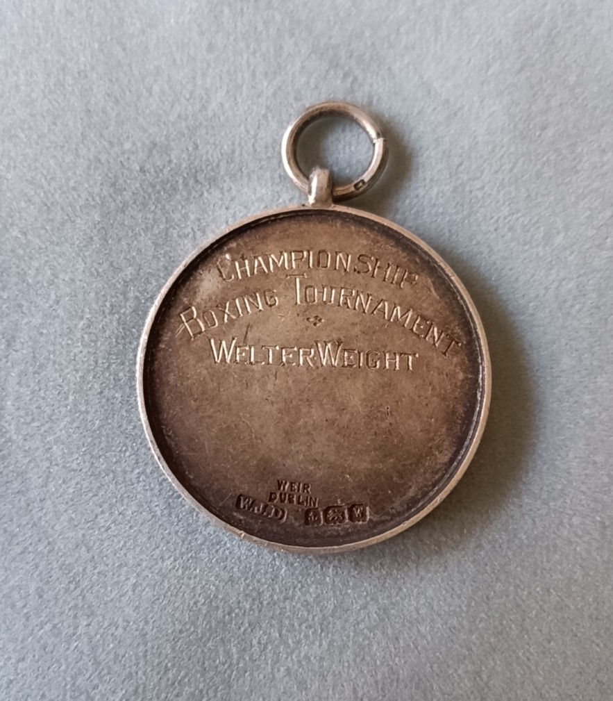 “China 中国”--英国皇家伯克郡团奖章专场 20 世纪初皇家伯克郡团拳击次中量级银章32mm