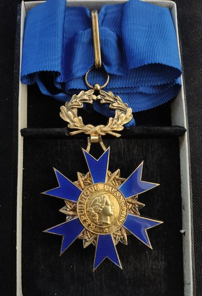盛世勋华——号角文化勋章邮票专场拍卖第134期 - 法国指挥官级国家功勋勋章 银制带银标 带厂标 带原盒 珐琅无损