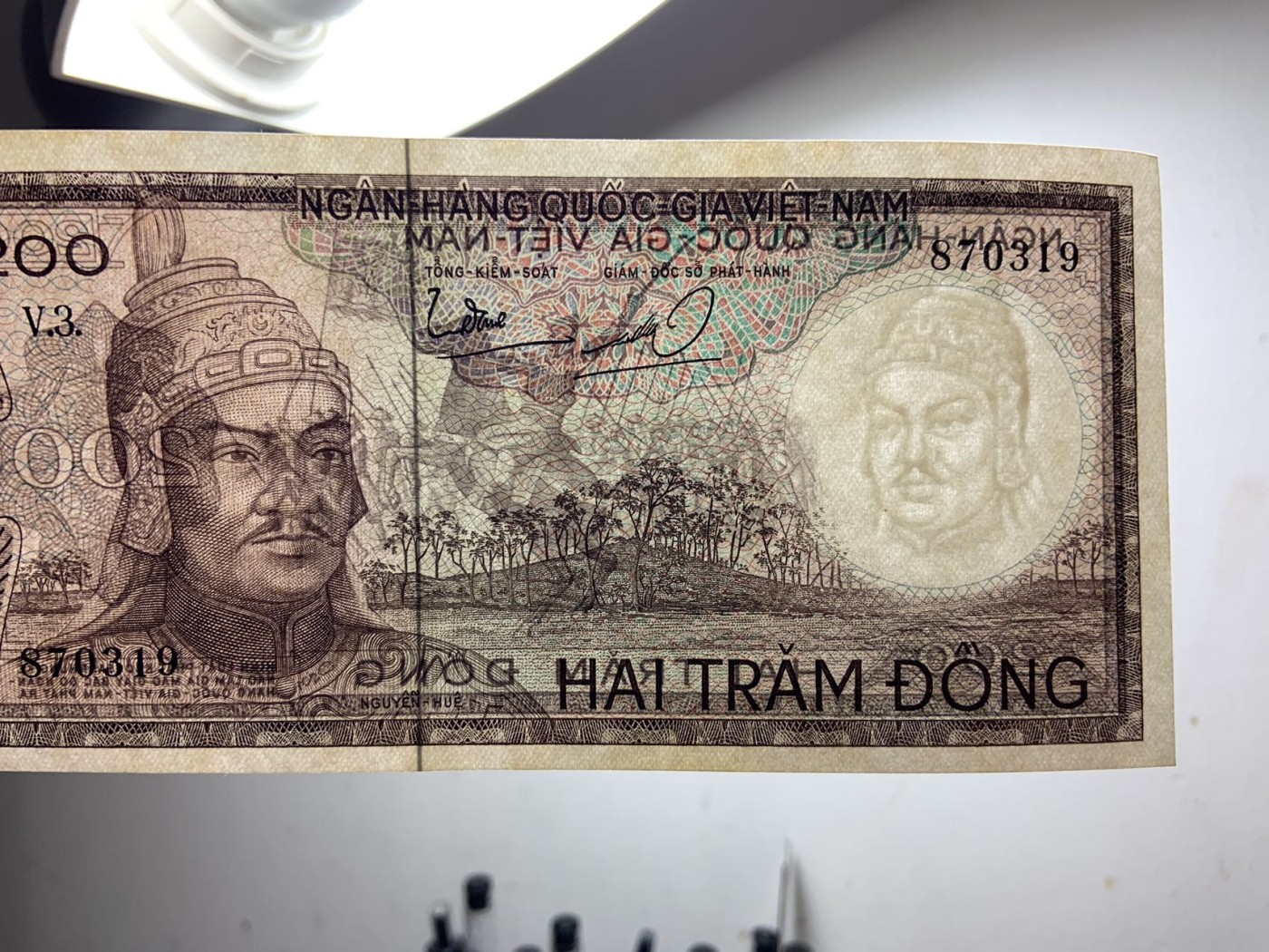 收藏联盟Quantum Auction 第279期拍卖  越南(南越)1966年200盾 品相UNC-  黄斑 越南西山王朝国王 军事家 阮惠