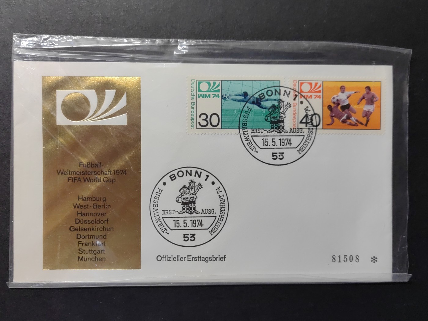 中外邮票+首日封+旧书籍.专场（精品） 1974年足球纪念邮封（烫金和有原装膜）