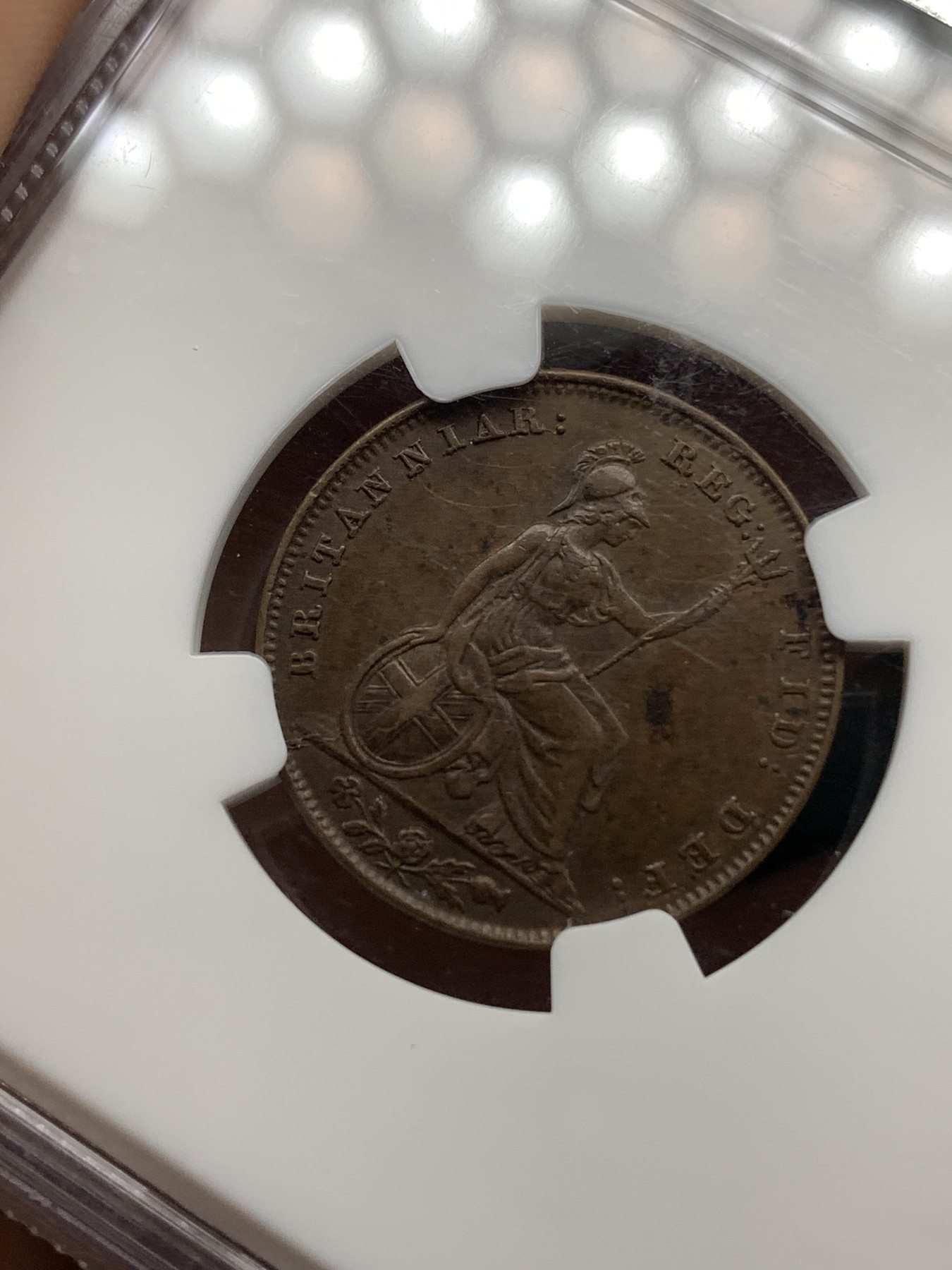 《竞宝斋》第187场-周日，周一 2场 (全场包邮) NGC-MS62BN 英国 1848年 早期小维 1/4便士=1法新 铜币 巧克力包浆，MS难得。经典小维头像，青春靓丽。