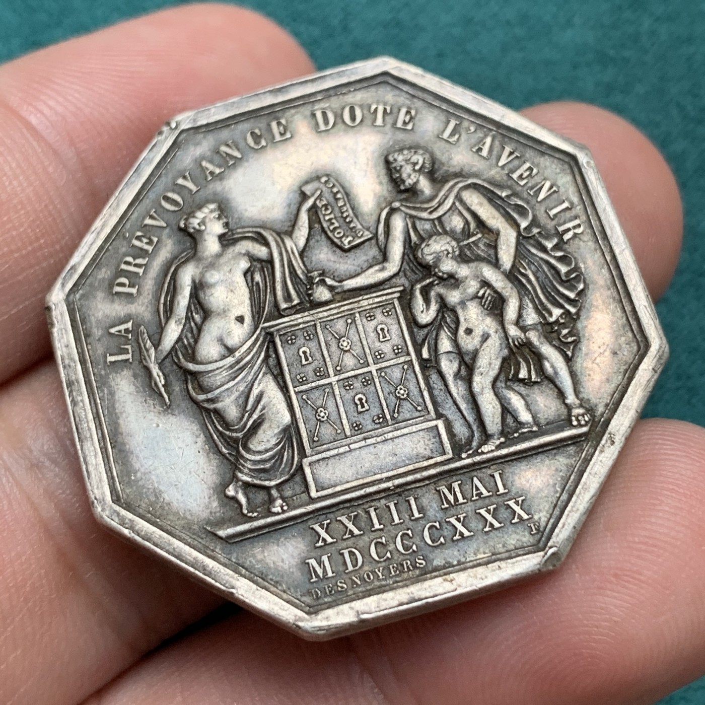 《竞宝斋》第187场-周日，周一 2场 (全场包邮) 法国八角大个头银质代用币 19.5g 36mm