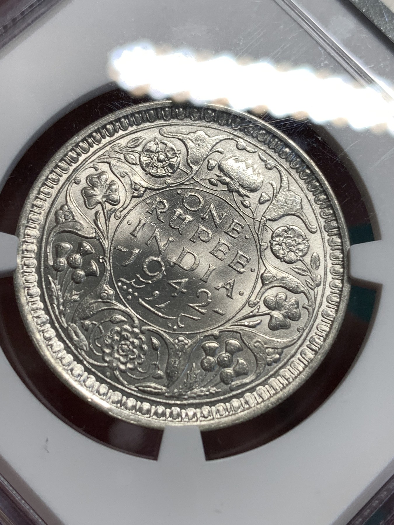 《竞宝斋》第187场-周日，周一 2场 (全场包邮) NGC-MS62 英属印度 少见1942年B版乔治六世一卢比银币，光度及佳 ，设计精美