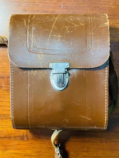 阿娜斯塔西亚拍卖专场第三期 - 德三莱卡相机包 保存完整 背带完好 有原主人姓名 牛皮制