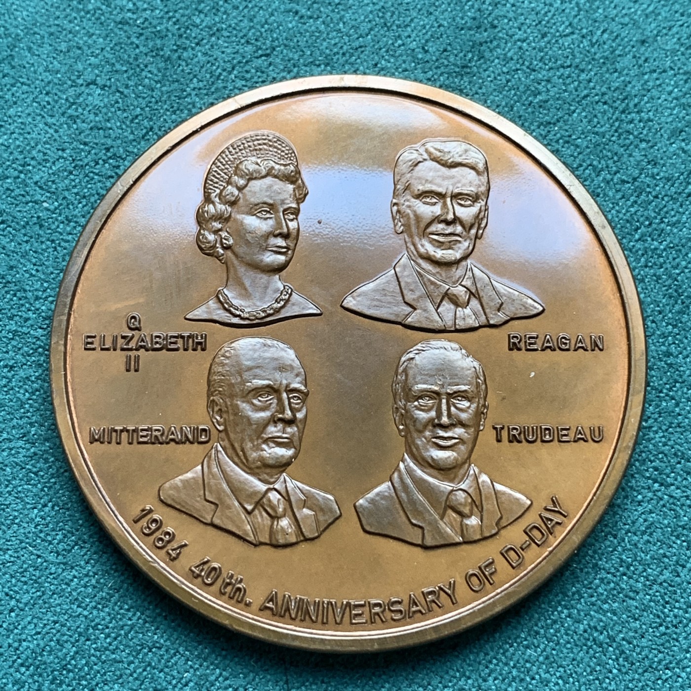 《竞宝斋》第187场-周日，周一 2场 (全场包邮) 1984年诺曼底登陆纪念40周年大铜章 全新品质 战争历史 50.5克50mm