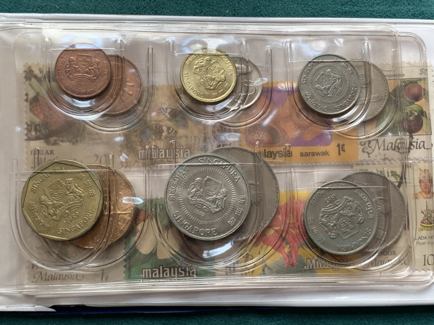 《竞宝斋》第187场-周日，周一 2场 (全场包邮) 新加坡与马来西亚组合套币 带邮票