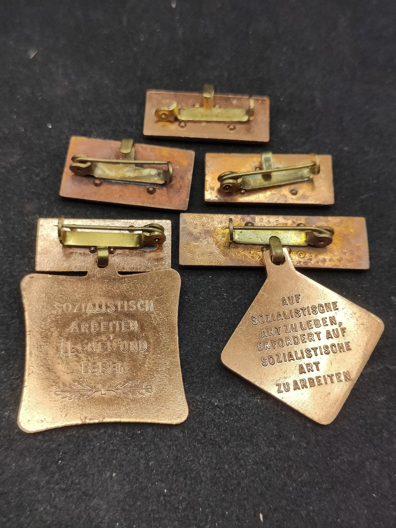 全场0元起拍 第80期 咸鱼国勋章拍卖专场 8月9日（周三）下午6：00开始 东德劳动奖章一组