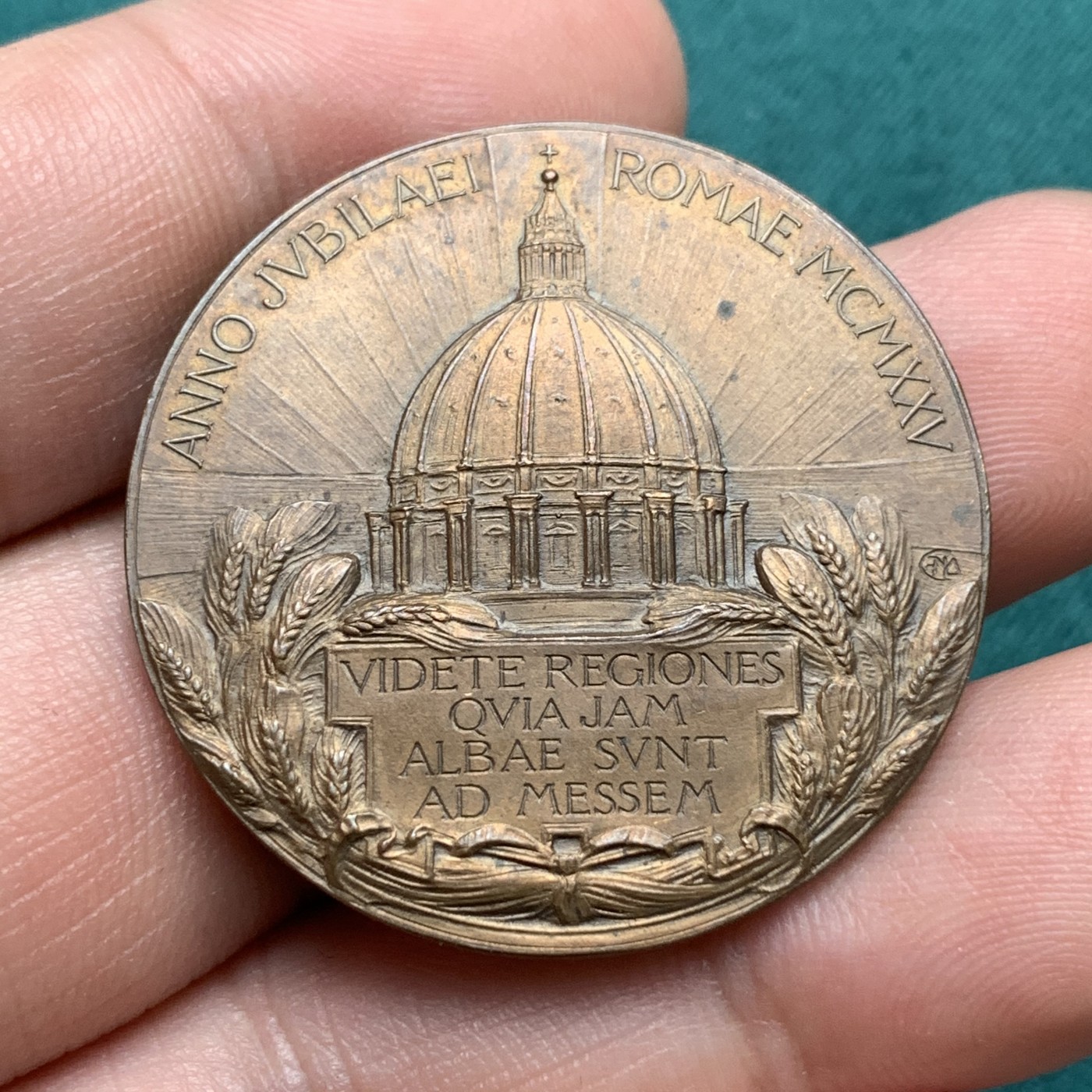 《竞宝斋》第187场-周日，周一 2场 (全场包邮) 1925 年 梵蒂冈教皇庇护十一世“圣年”奖章 全新品佳，雕刻感十足 35mm 14.8克