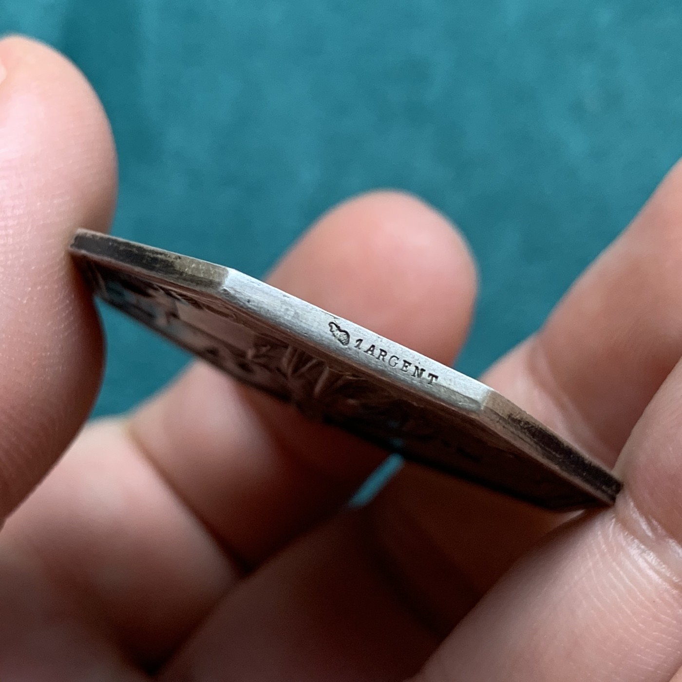 《竞宝斋》第187场-周日，周一 2场 (全场包邮) 法国1859年杰顿工商银行纪念八角银章，彩虹彩，21.6g 37mm 丰饶角Argent边铭