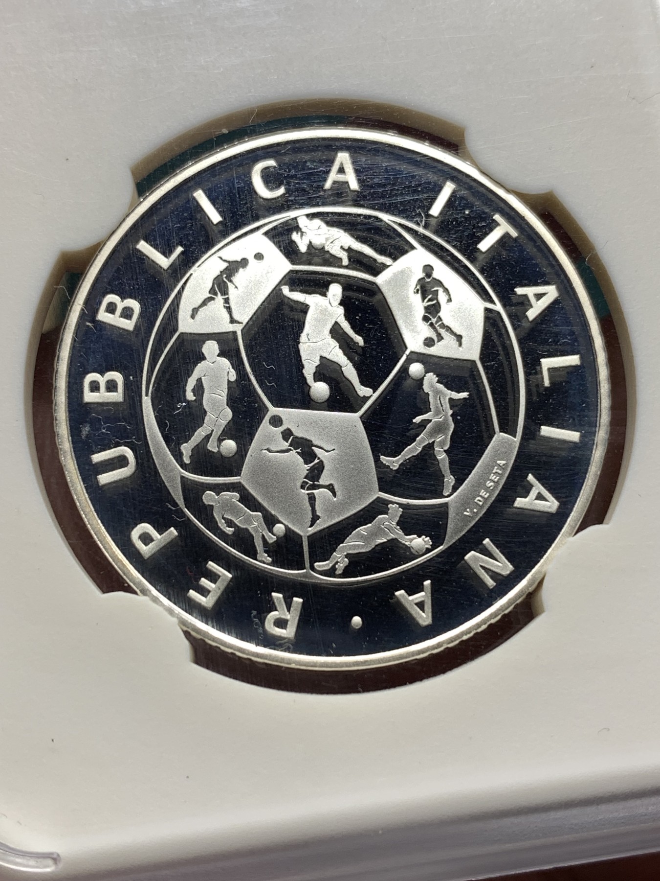 《竞宝斋》第187场-周日，周一 2场 (全场包邮) 意大利 2018年 俄罗斯FIFA世界杯纪念10欧银币