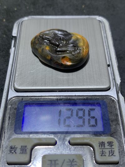 精美亚光冰飘天眼纹战国红玛瑙手工俏色巧雕无观音菩萨意境吊坠一个， 精美亚光冰飘天眼纹战国红玛瑙手工俏色巧雕无观音菩萨意境吊坠一个，