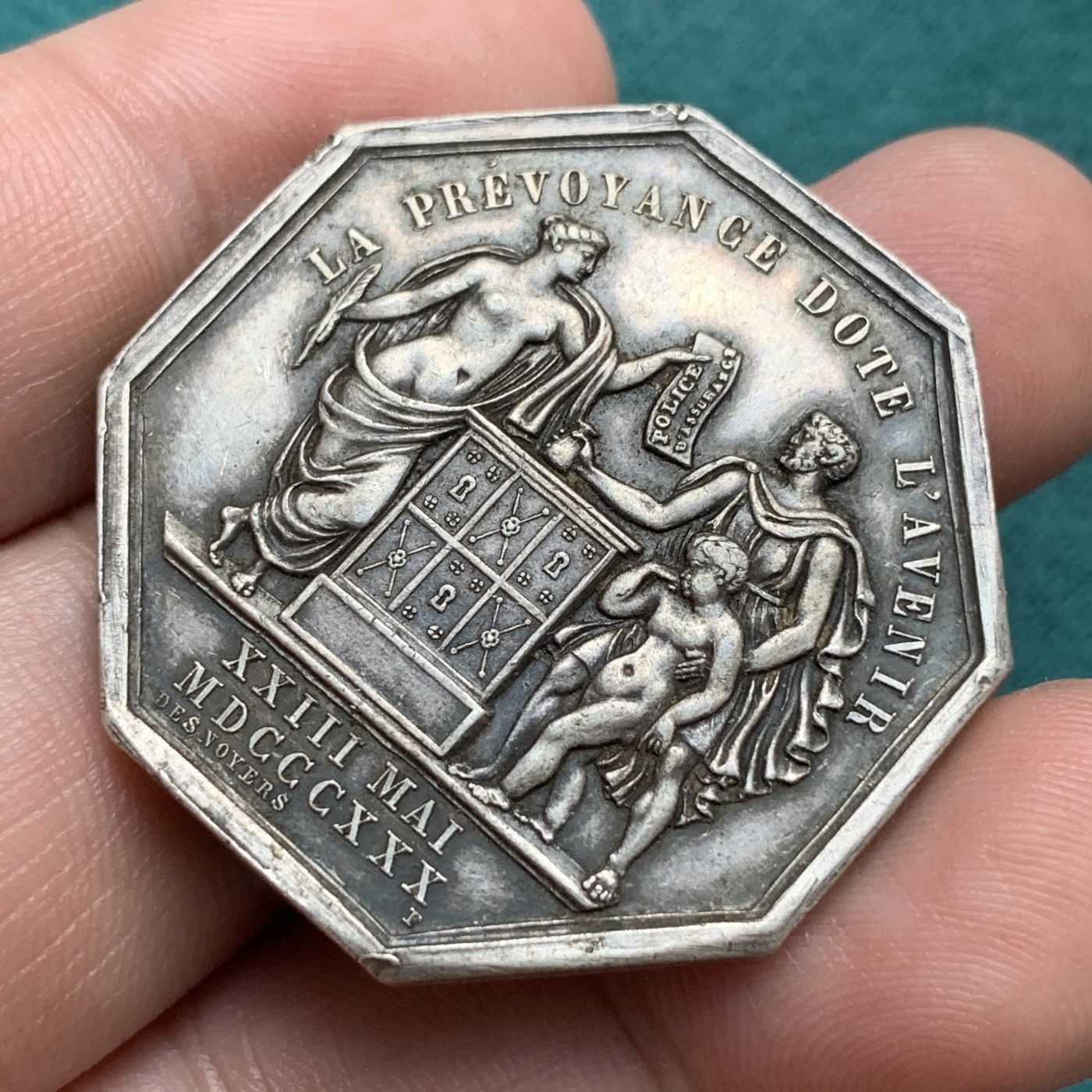 《竞宝斋》第187场-周日，周一 2场 (全场包邮) 法国八角大个头银质代用币 19.5g 36mm