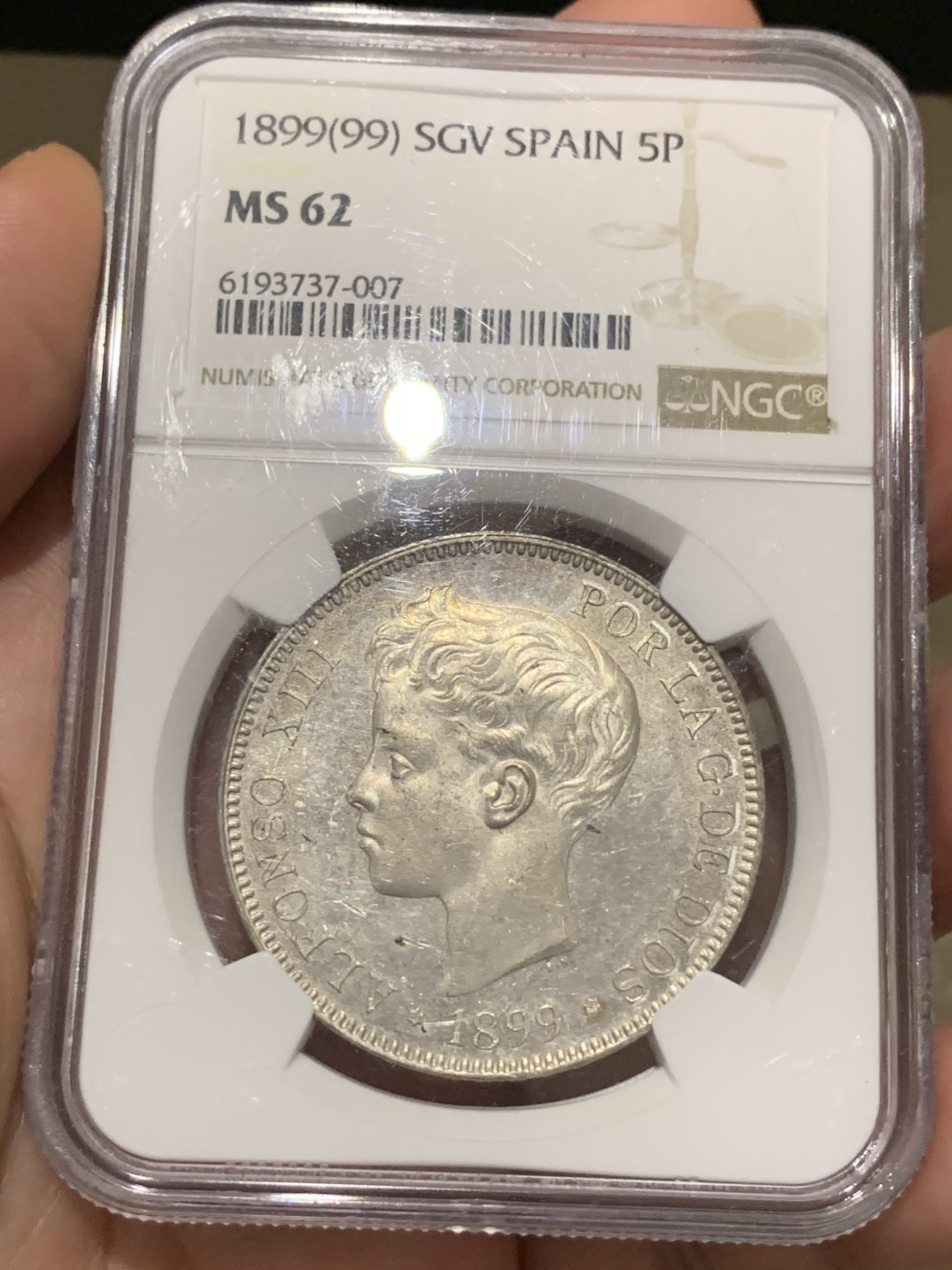 《竞宝斋》第187场-周日，周一 2场 (全场包邮) NGC-MS62 西班牙1899年 国王阿方索十三世 5比塞塔银币 类似镜面的底板 淡淡的金彩 近期热门的品种