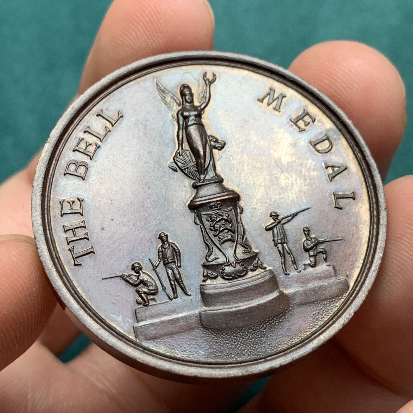 《竞宝斋》第187场-周日，周一 2场 (全场包邮) 英国贝尔步枪协会铜章   重量：29g 直径：38.6mm  厚重边铭