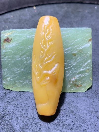 精美亚光罕见金黄色高玉化海洋玉髓手工俏色巧雕雄鹿大桶珠一个！ - 精美亚光罕见金黄色高玉化海洋玉髓手工俏色巧雕雄鹿大桶珠一个！