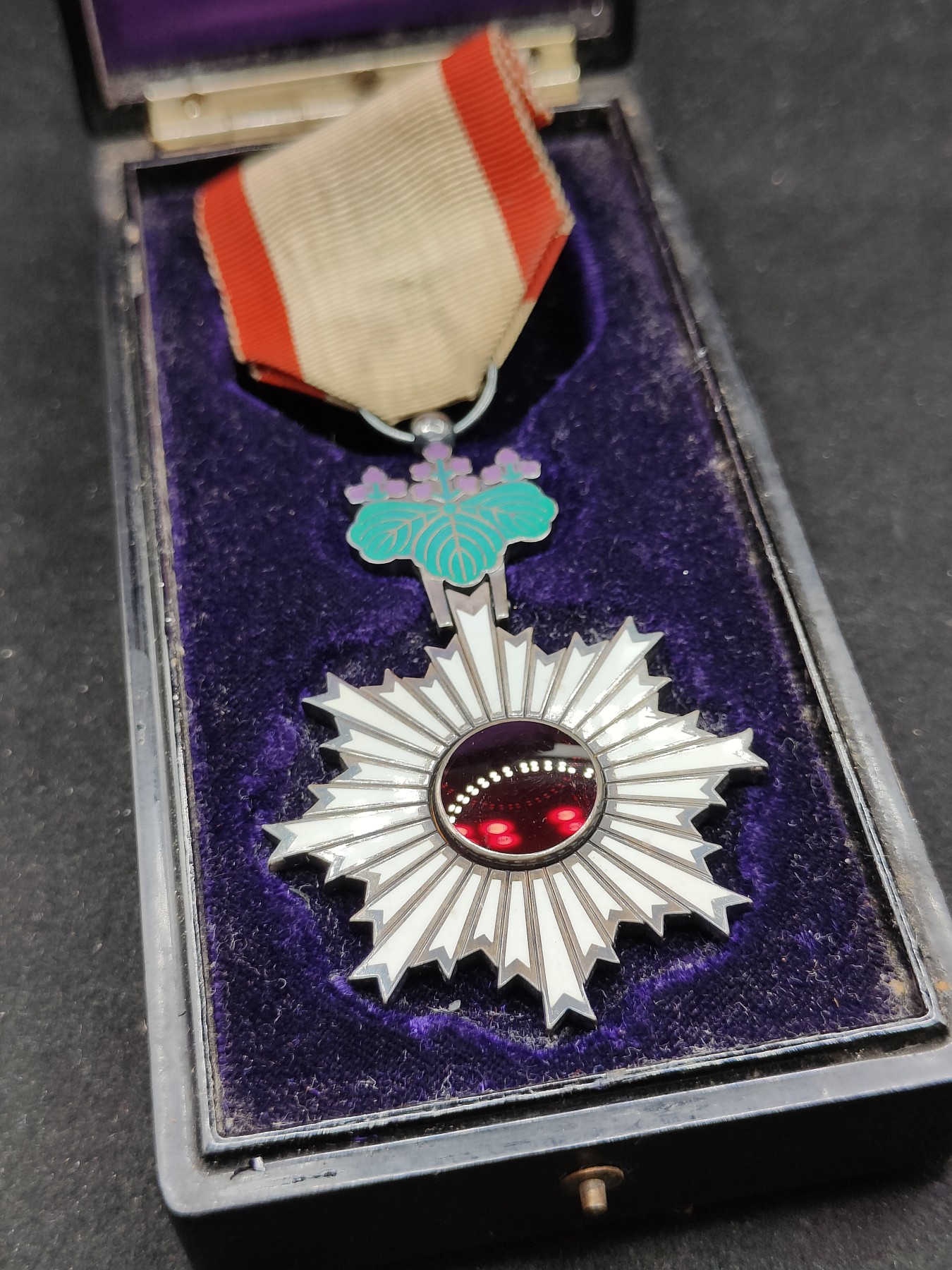 全场0元起拍 第80期 咸鱼国勋章拍卖专场 8月9日（周三）下午6：00开始 日本六等旭日章 银制带盒