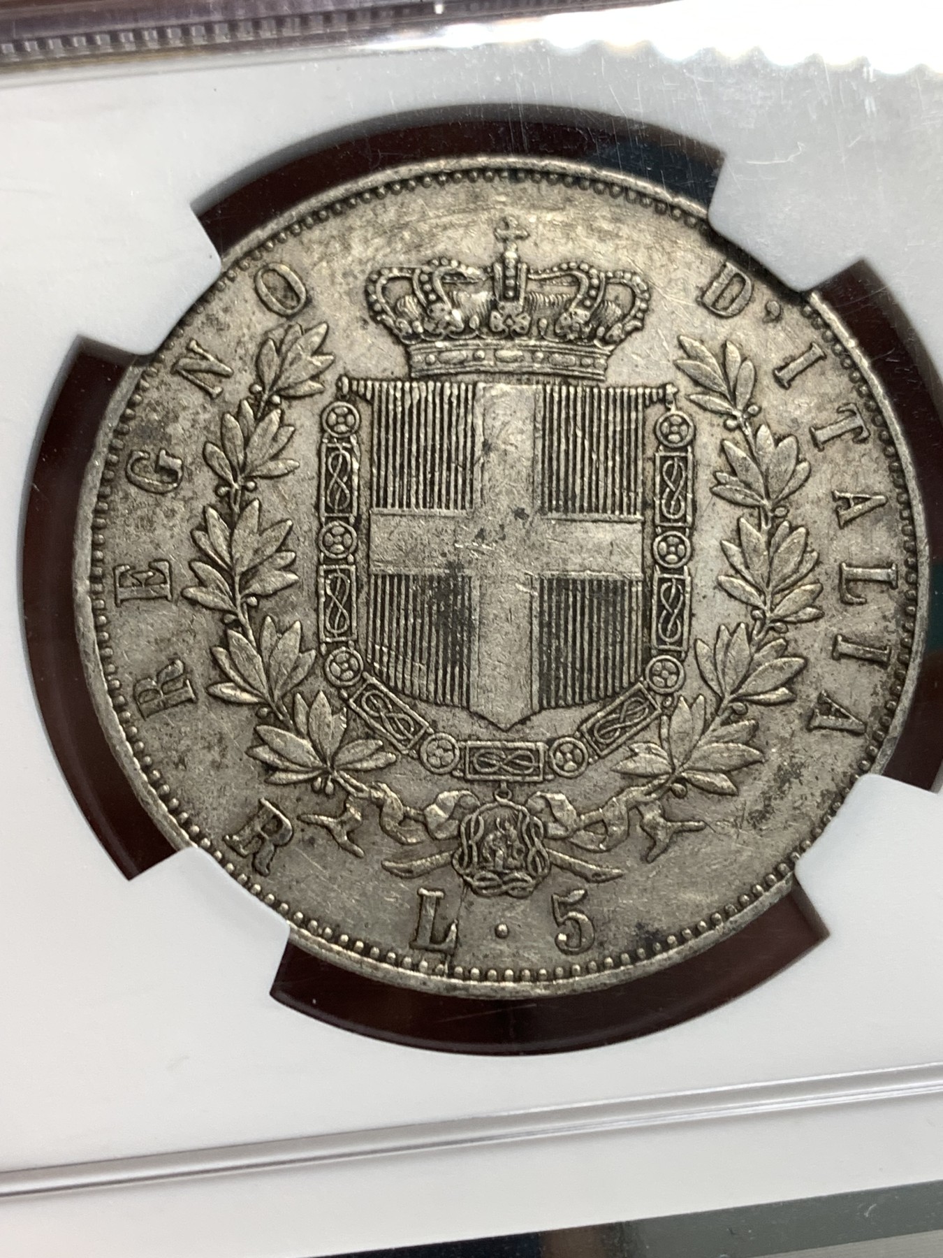 《竞宝斋》第187场-周日，周一 2场 (全场包邮) NGC XF45 意大利1876年伊曼纽尔二世5里拉大银币 原味老包浆 盒子左下角小磕