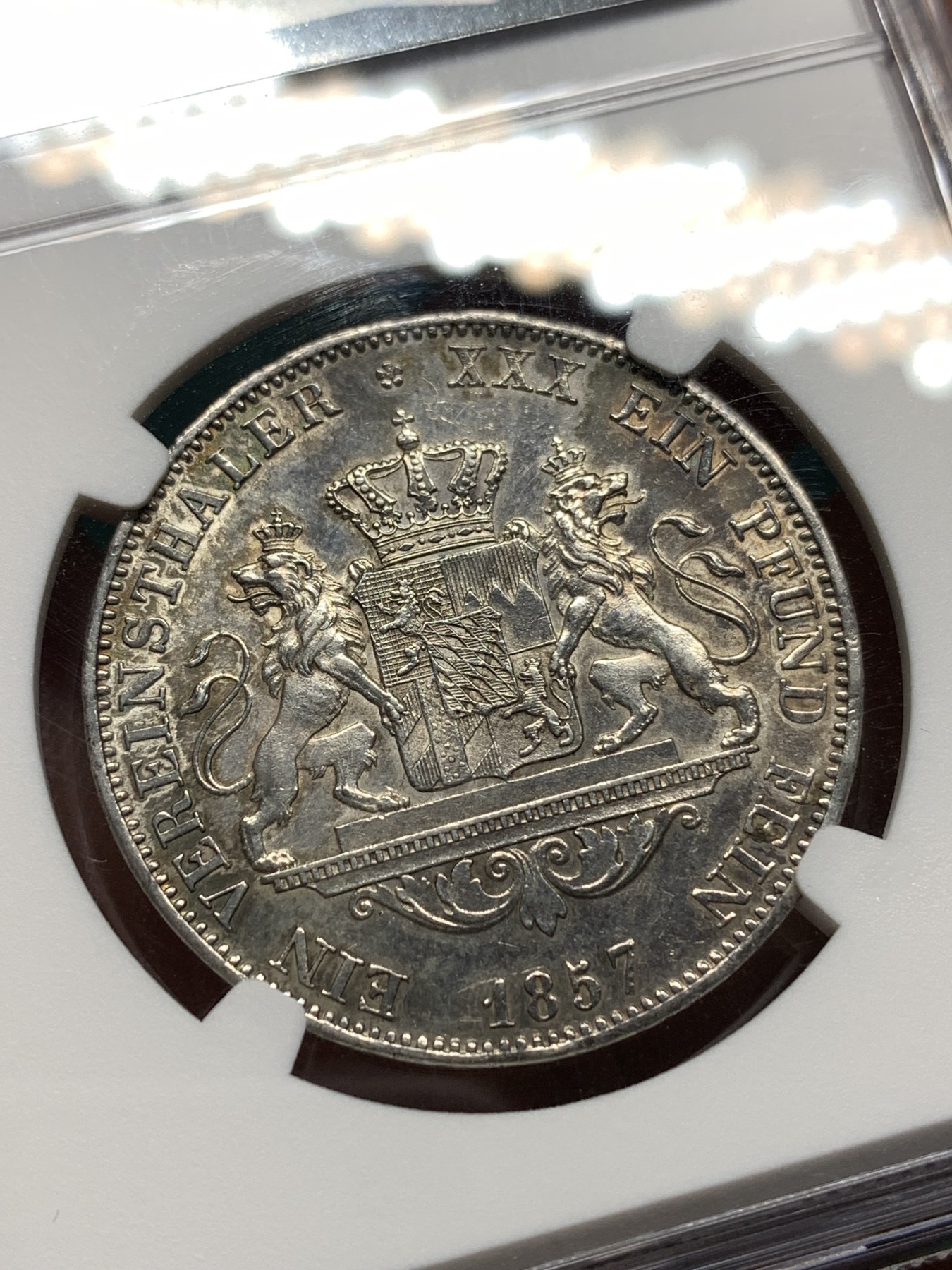 《竞宝斋》第187场-周日，周一 2场 (全场包邮) NGC-AU58 德国 1857年 巴伐利亚 1泰勒 双狮流通版，相比圣母抱婴版的少见多了，欧陆老包浆，味道比白币好多了